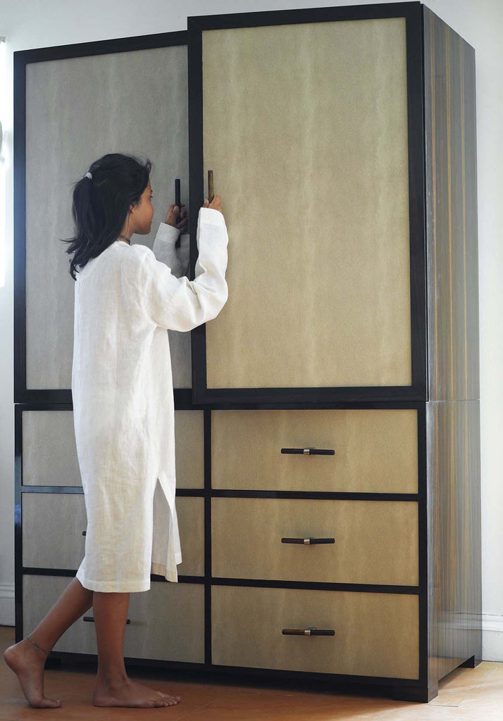 Deco Wardrobe with Girl Opening