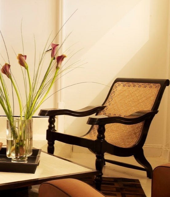 Shikari planters armchair with flowers